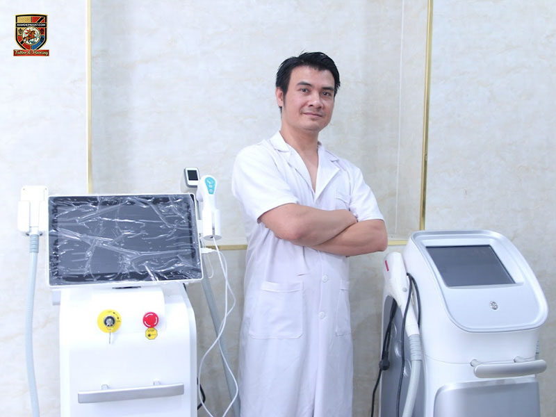Chuyên gia tại địa chỉ triệt lông lưng uy tín cùng trang thiết bị hiện đại.
