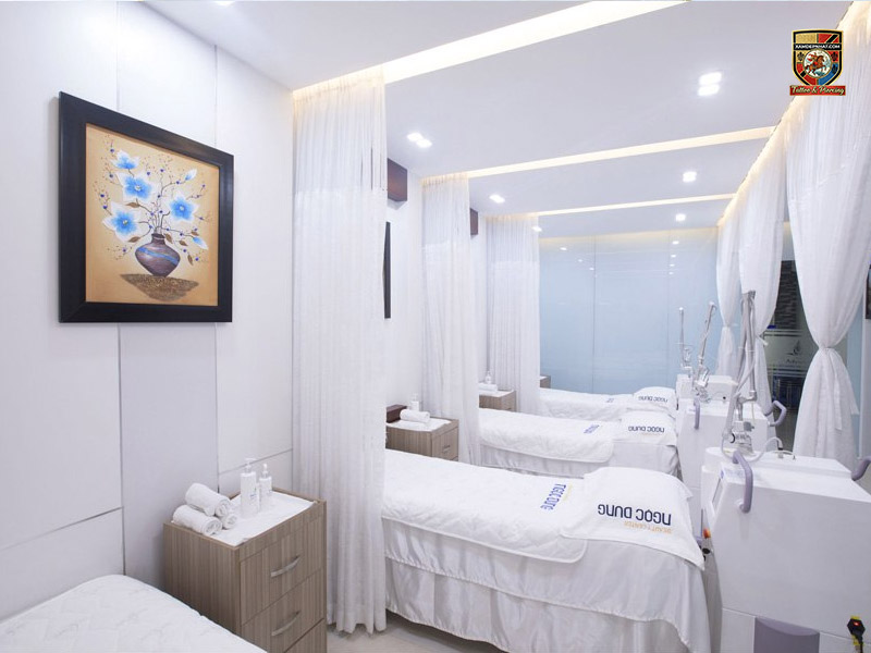 Không gian làm việc tại địa chỉ triệt lông nam chuyên nghiệp với thiết bị hiện đại.