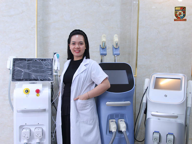 Chuyên gia tại địa chỉ triệt lông nam uy tín cùng trang thiết bị công nghệ cao.