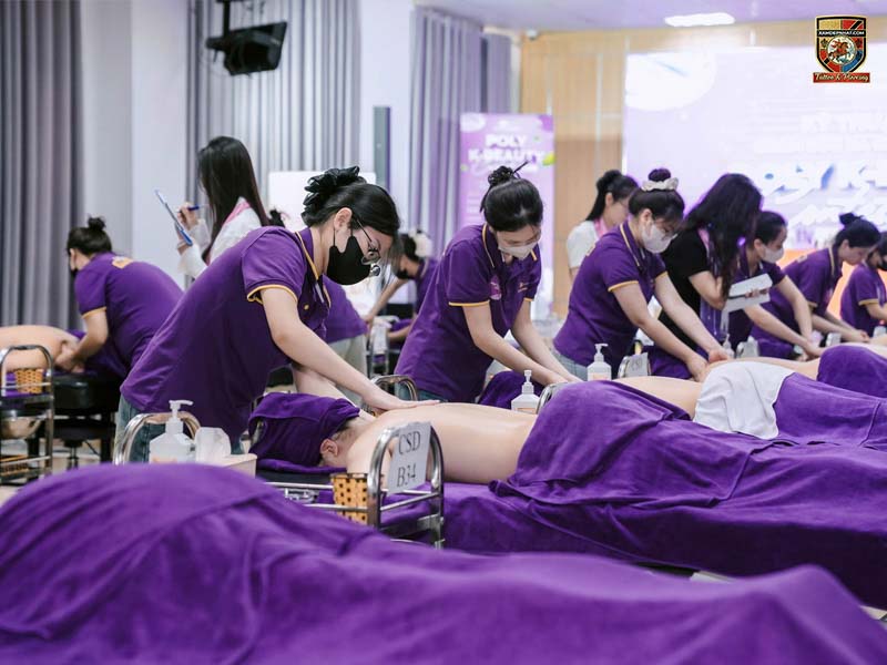 Giờ thực hành chuyên nghiệp tại địa chỉ học phun môi