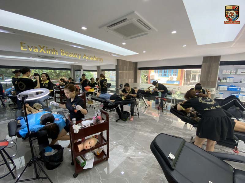 Toàn cảnh phòng thực hành phun xăm quy mô lớn tại Học viện Thẩm mỹ Eva Xinh Beauty Academy