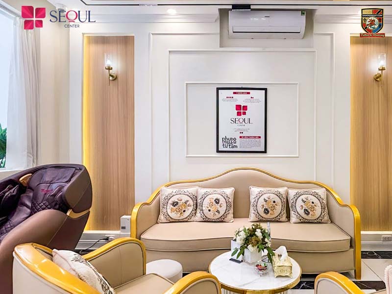 Sảnh đón khách sang trọng và chuyên nghiệp tại một chi nhánh của Thẩm mỹ viện Seoul Center.