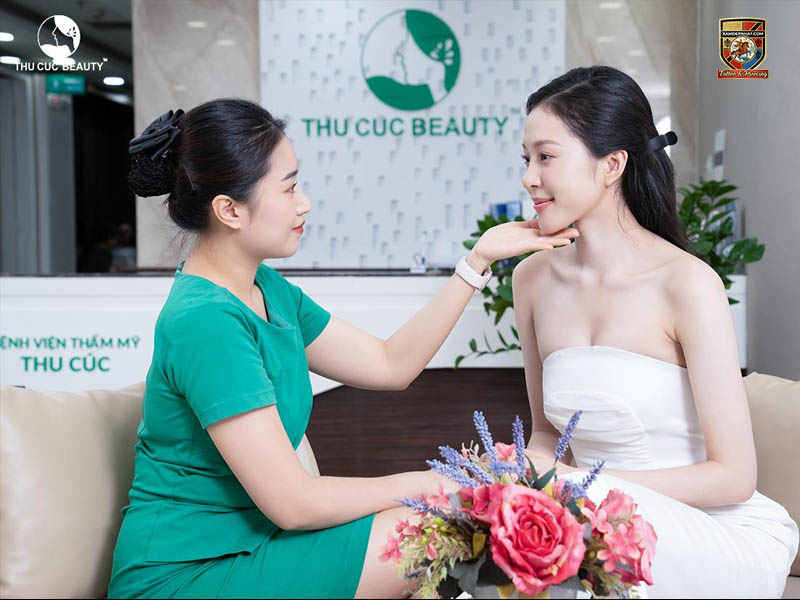 Không gian mặt tiền sang trọng của thẩm mỹ viện Thu Cúc, một địa chỉ phun mí mắt nai uy tín.