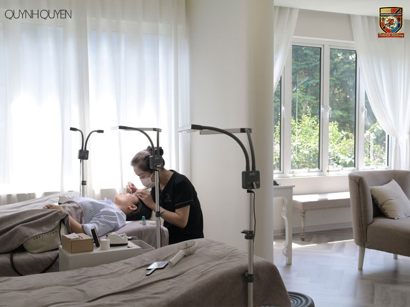 Không gian làm đẹp tinh tế tại địa chỉ phun môi collagen Quynh Quyen.