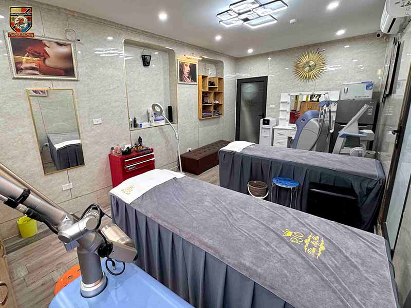 Không gian phòng của Thẩm Mỹ Rio( đang tiếp đoan khách nước ngoài) với thiết kế hiện đại, mang lại cảm giác thư thái cho khách hàng.