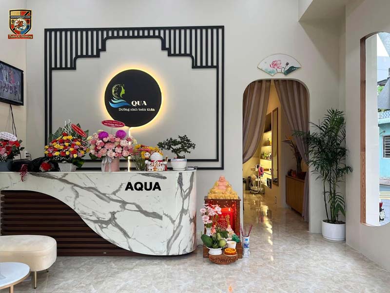 Hình ảnh phòng lễ tân đón khách tấp nập tại cơ sở thẩm mỹ Aqua Spa