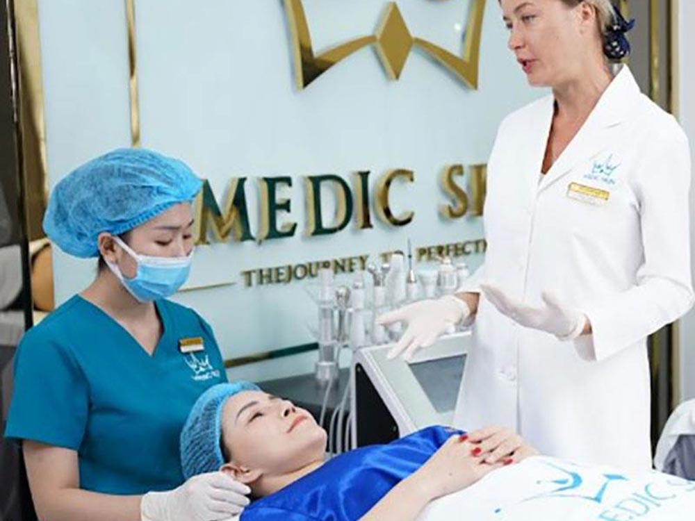 Expert medical consultation at best age spot treatment clinic in Hanoi