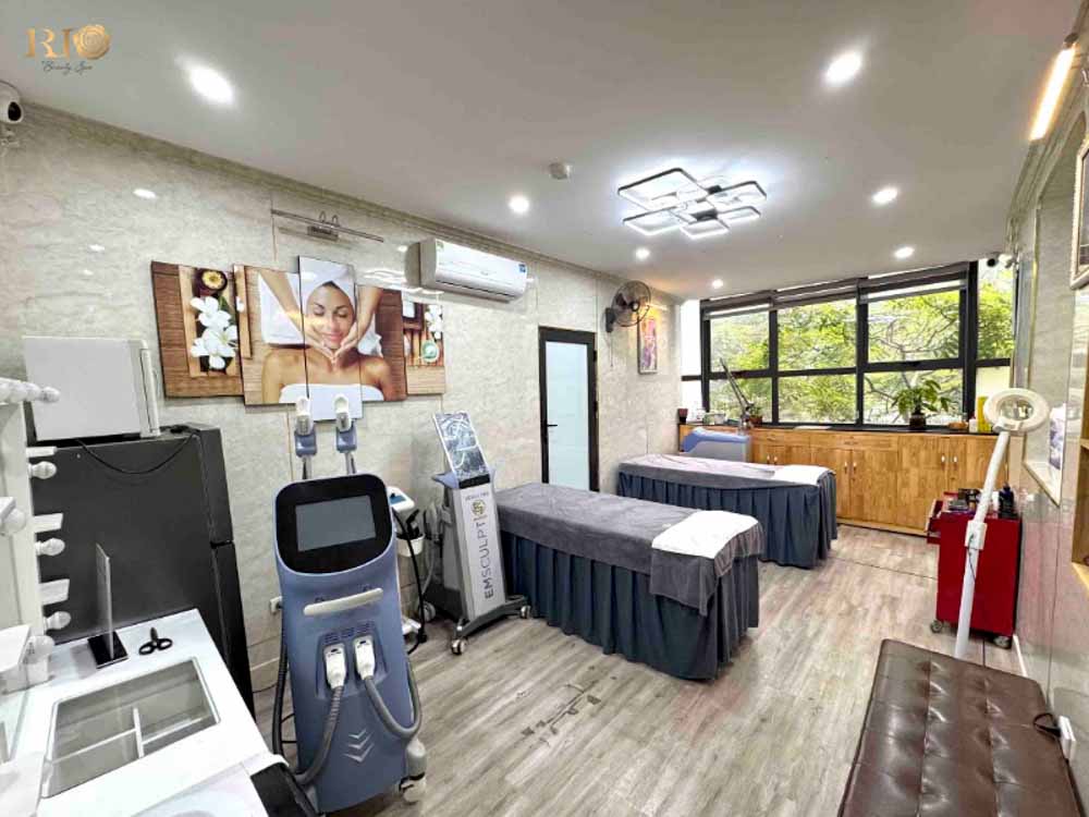 Modern equipment at best freckle removal clinic in Hanoi