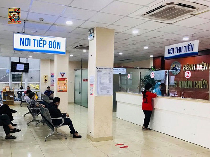 Bộ 4 ảnh quy mô quầy lễ tân, phòng khám và sảnh chờ rộng rãi tại Bệnh viện - đại chỉ trị nám uy