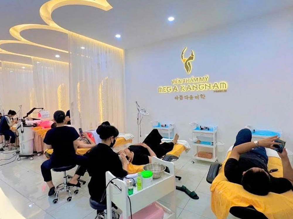 Spacious aesthetic treatment suite at Mega Gangnam offering services for thebest intimate area lightening