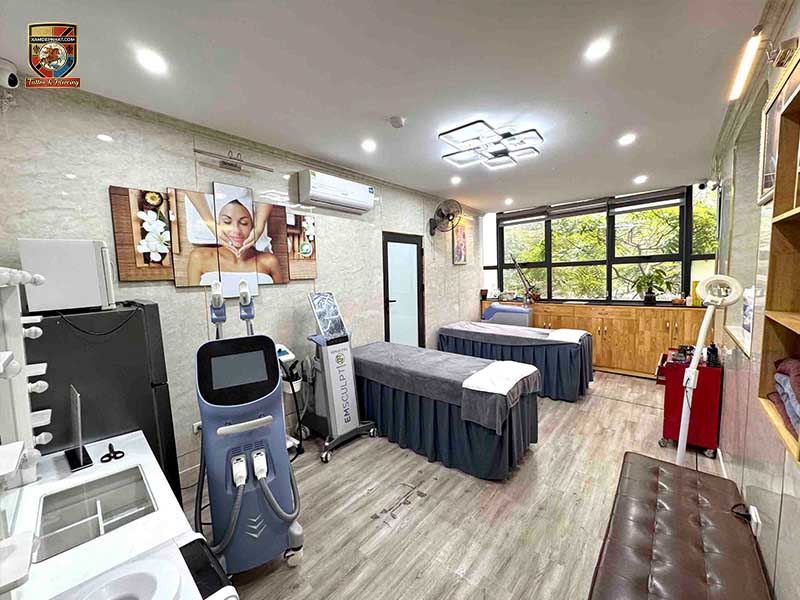 Modern aesthetic treatment room at Rio Beauty Clinic Hanoi