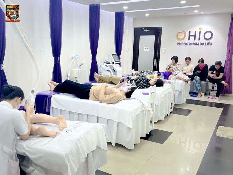 Khách hàng đang điều trị tại phòng khám da liễu Ohio địa chỉ giãn mao mạch uy tín