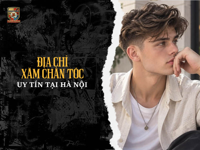 Nam thanh niên có mái tóc bồng bềnh bên cạnh dòng chữ địa chỉ xăm chân tóc uy tín tại Hà Nội.