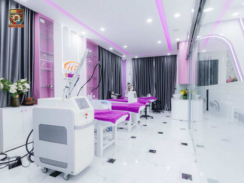 Bright laser treatment beds for effective spider vein treatment near me in Hanoi.